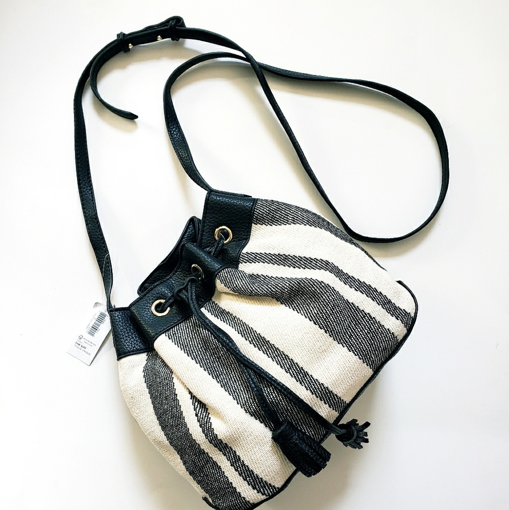 Bucket Shoulder Bag 🏷